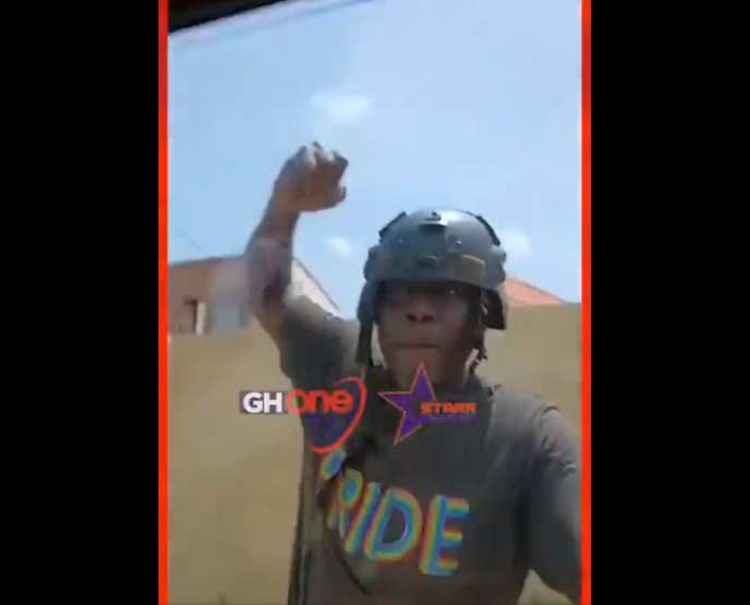 Watch – Police Officer assaults ECG staff after his power was cut over ₵13,191 unpaid bill