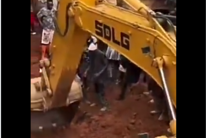 Video – 7 illegal miners feared dead as galamsey pit collapses at Asaman Tamfoe
