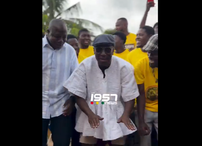 Watch Afenyo-Markin join Asafo Companies 1 and 2 to chant “Sammy atɔn gold, abɔ ka”